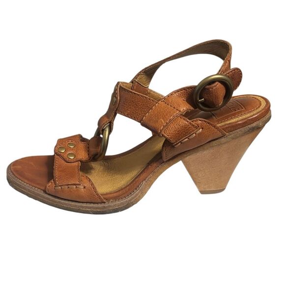 Frye by Anthropologie Mandy T-Strap Leather Sandals in Cognac Brown, Size 6 - Picture 1 of 13